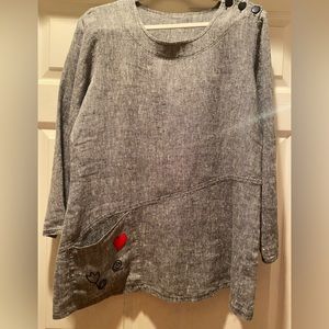 Adorable linen heart ❤️ embroidered top